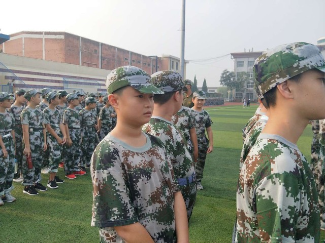 第五期沧州八中北校区初中一年级29班军训精彩瞬间。 